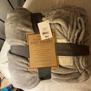 Demdaco Mom & Me Foot Pocket Blanket